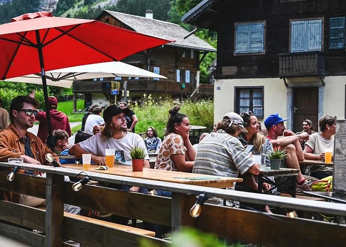 Auberge de jeunesse 1861 *